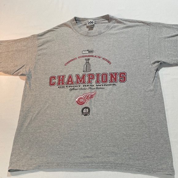 Vintage NHL Detroit Red Wings 2002 Champions Gray “Official Locker Room Edition” - Picture 1 of 15